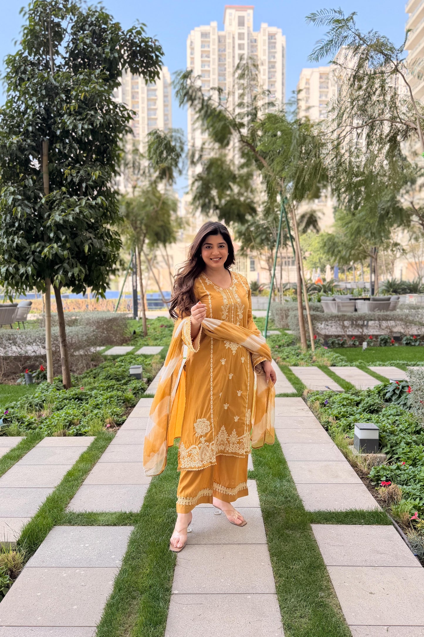 Nargis Thread Work Suit Set