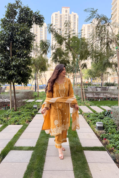 Nargis Thread Work Suit Set
