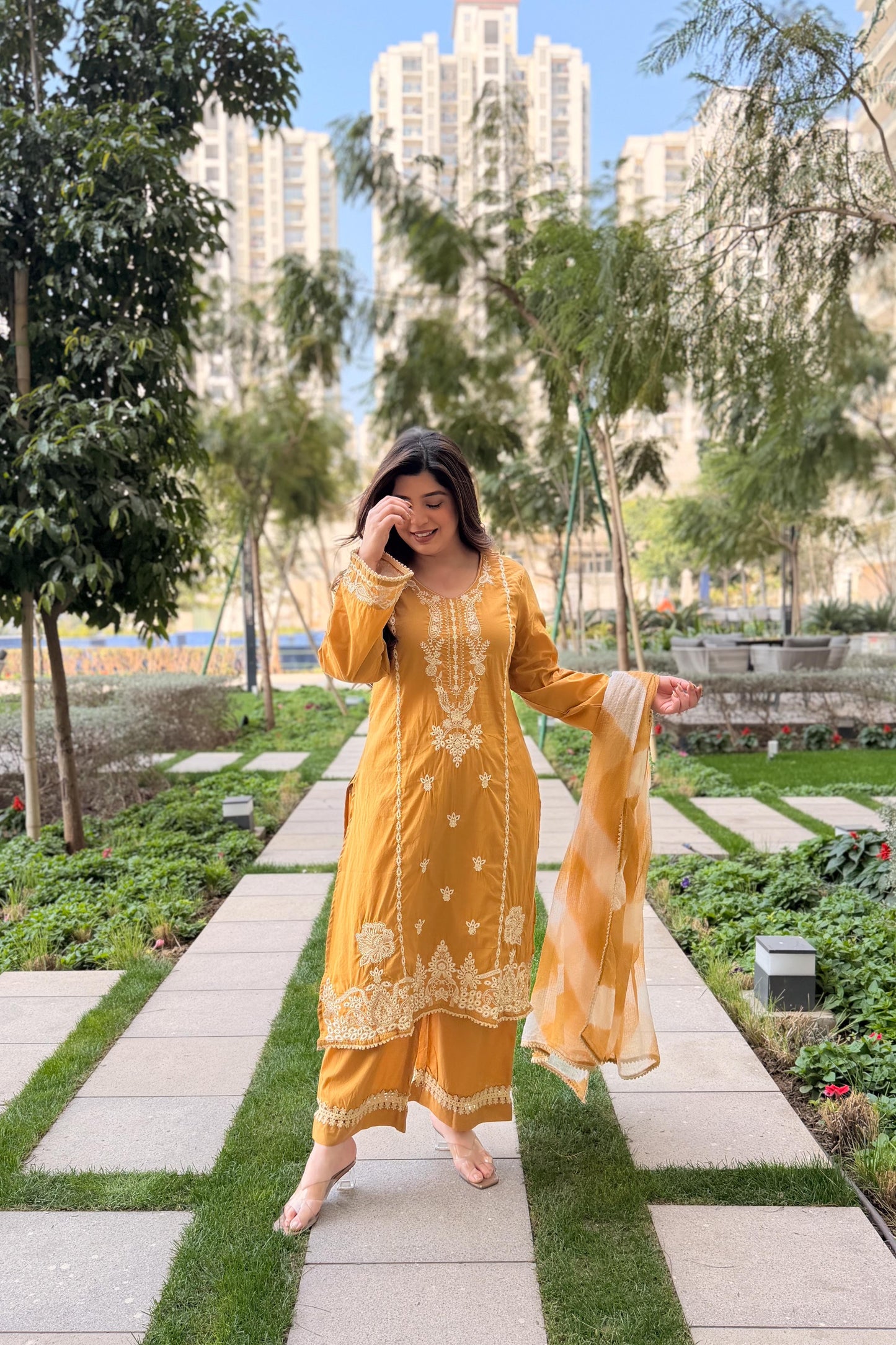 Nargis Thread Work Suit Set