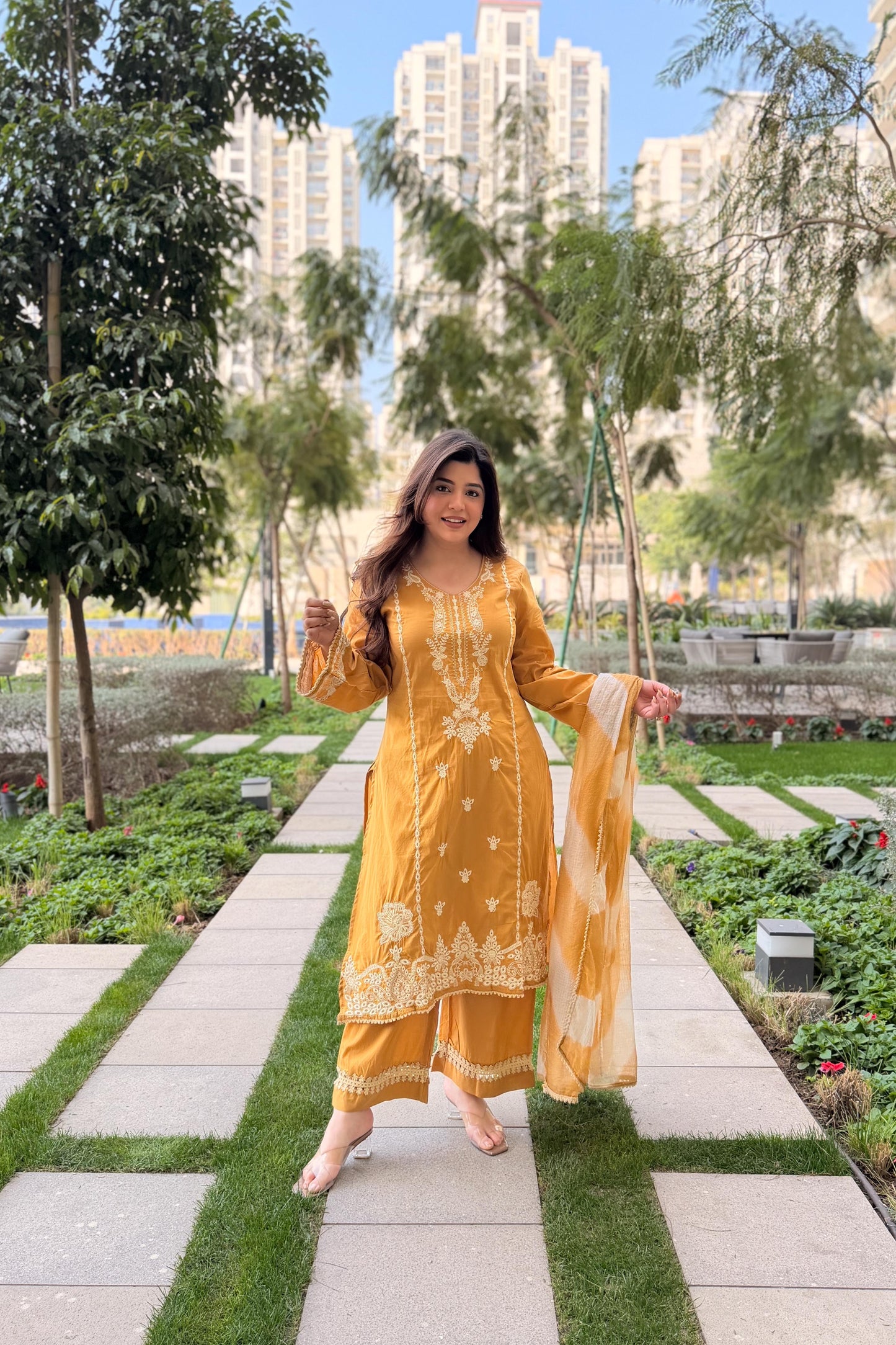 Nargis Thread Work Suit Set