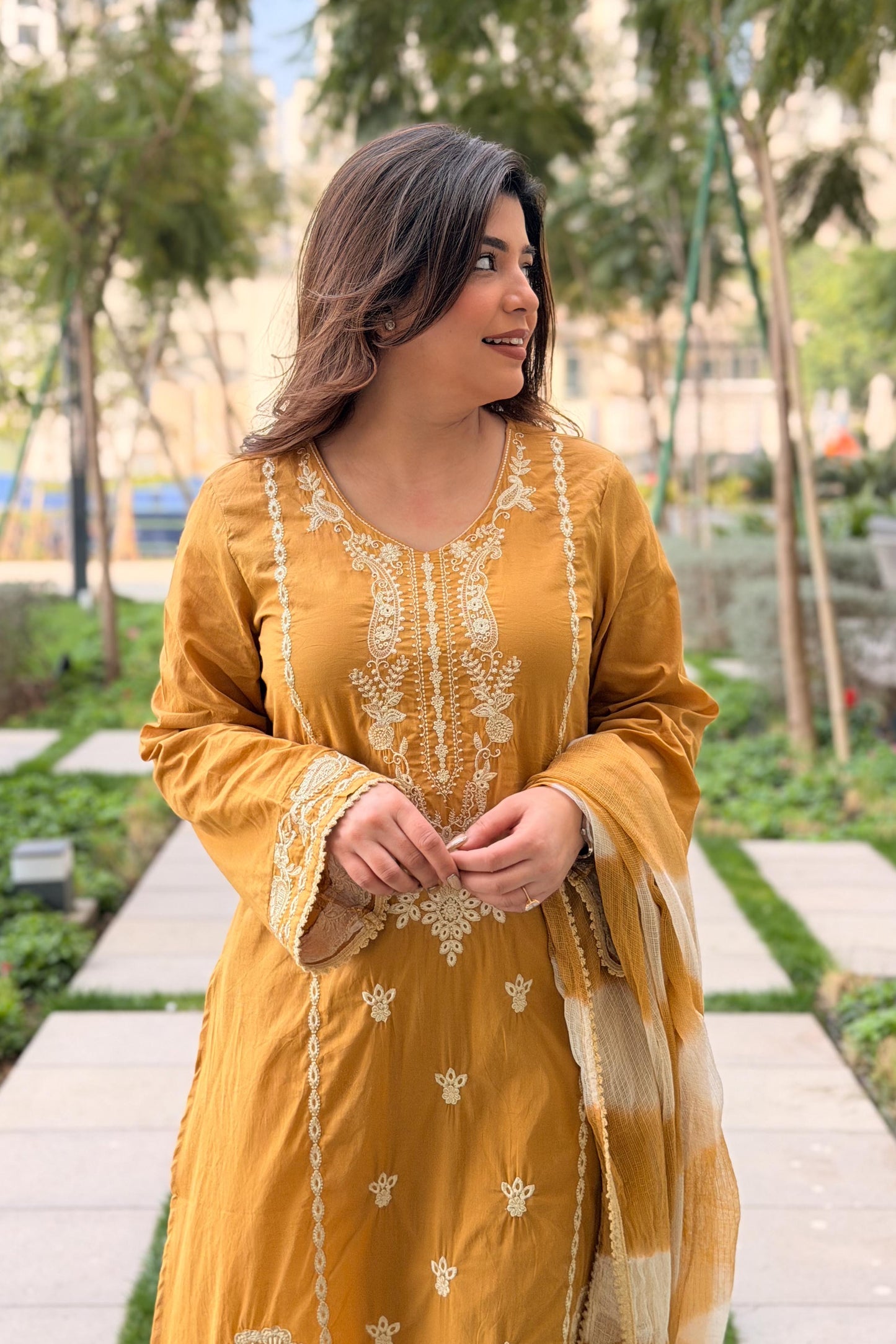 Nargis Thread Work Suit Set