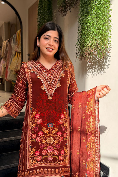 Somi Embroidered Printed Suit Set