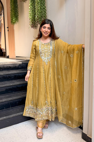 Umara Mirror & Gotta Detailing Suit Set