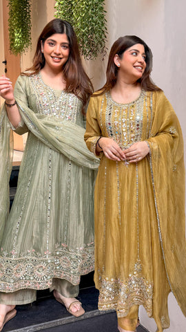 Umara Mirror & Gotta Detailing Suit Set
