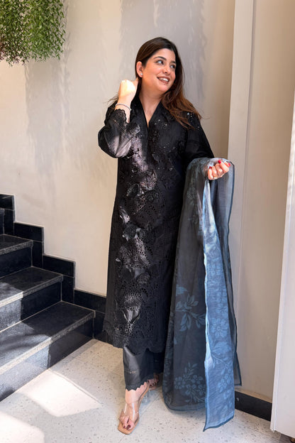 Zarmeen Embroidered Pakistani Suit Set