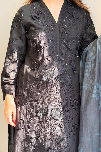 Zarmeen Embroidered Pakistani Suit Set