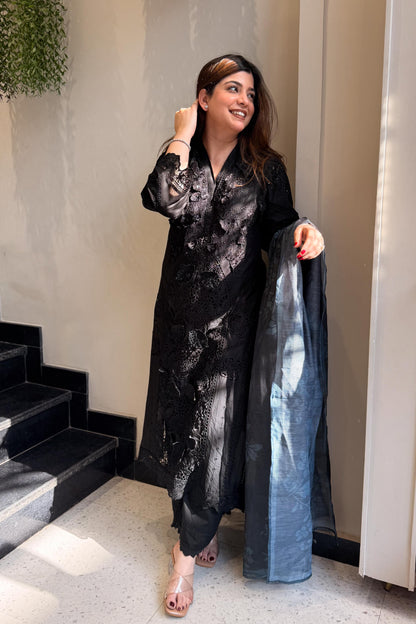 Zarmeen Embroidered Pakistani Suit Set