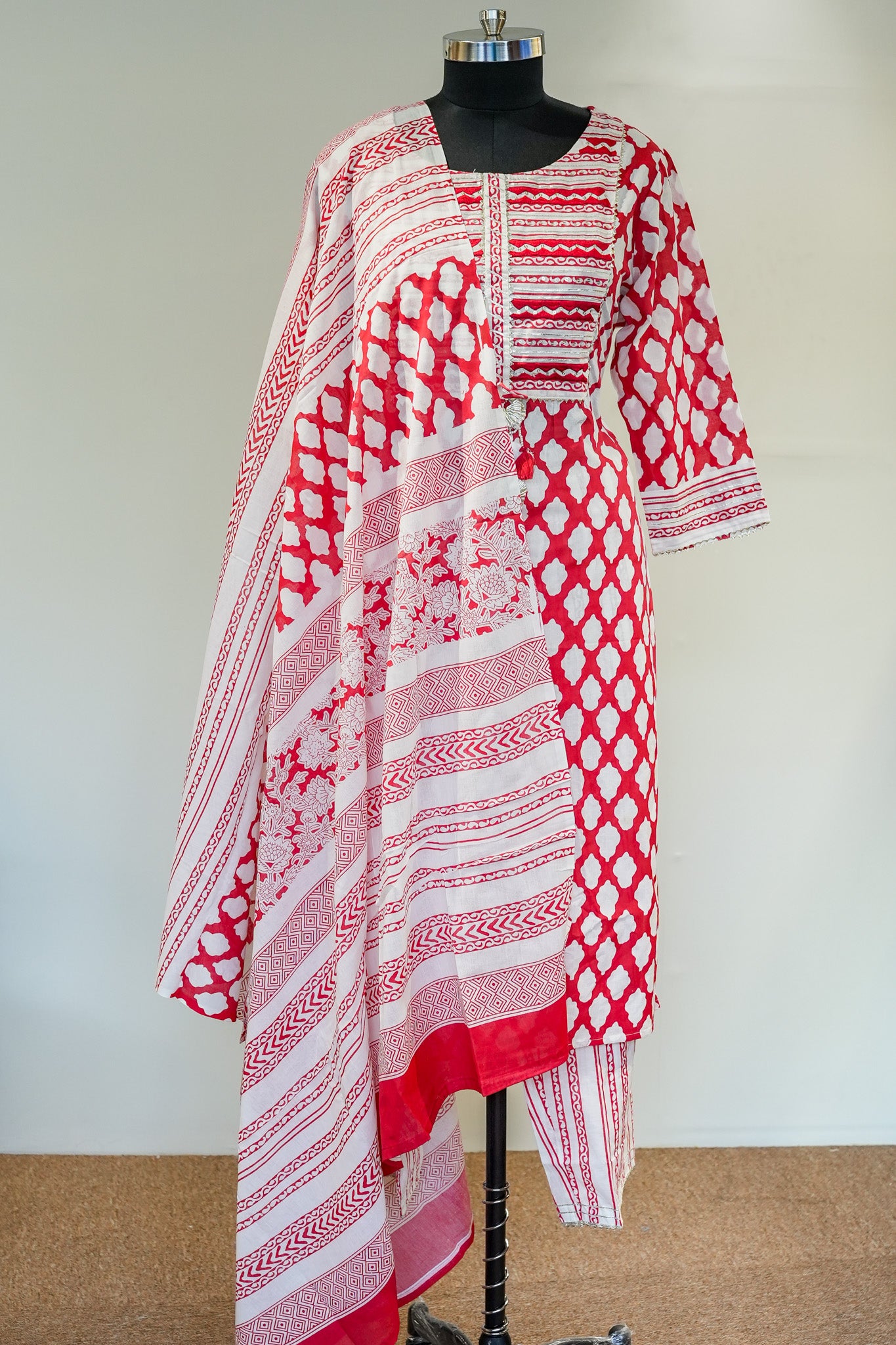 Kaynaat Printed Suit Set