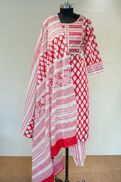 Kaynaat Printed Suit Set