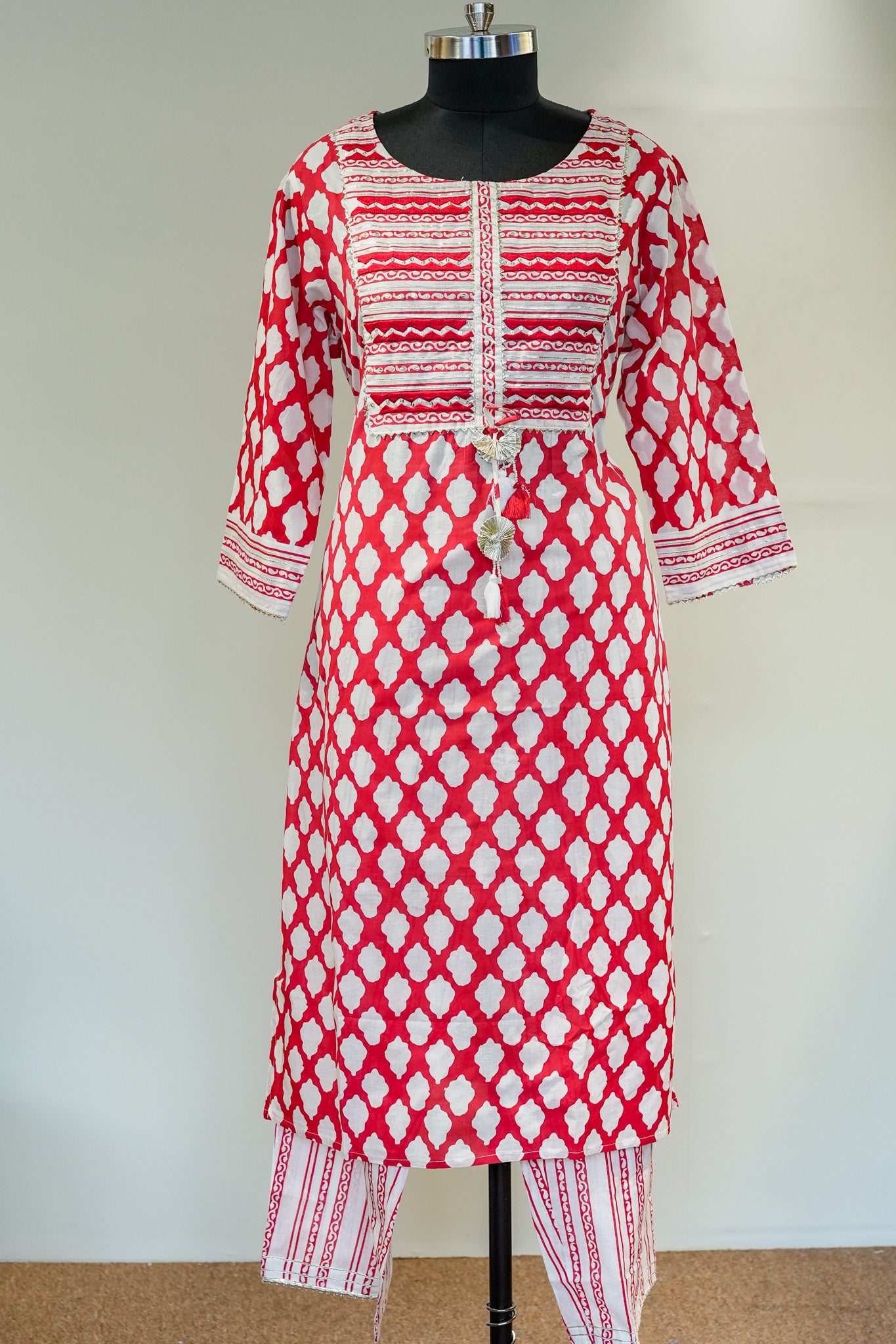 Kaynaat Printed Suit Set
