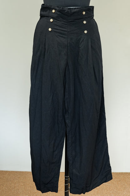 Black Front Buttoned Pants