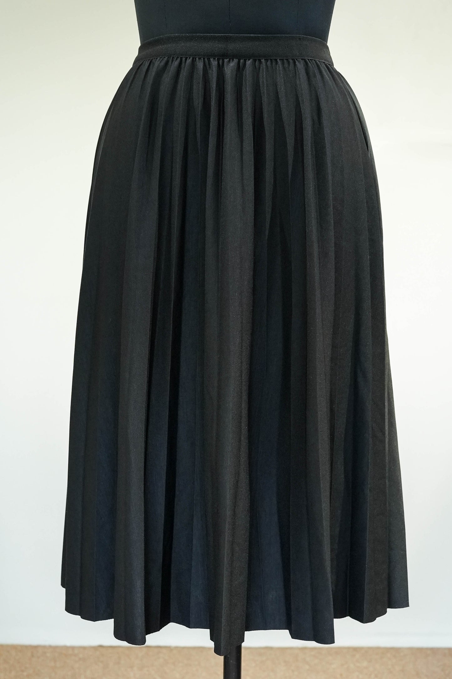 Black Pleated Long Skirt