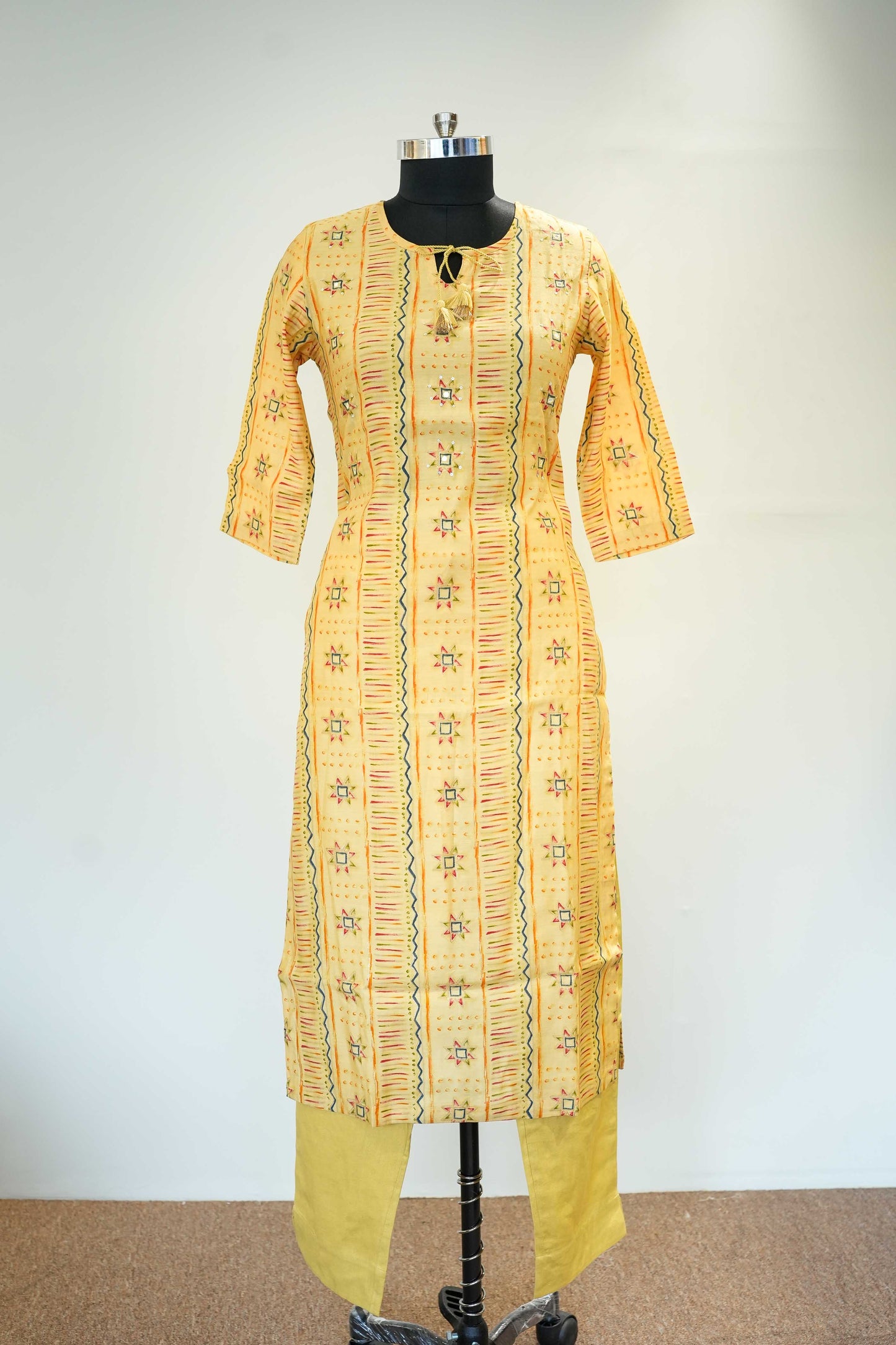Jeena Floral Embroidered Kurta Set