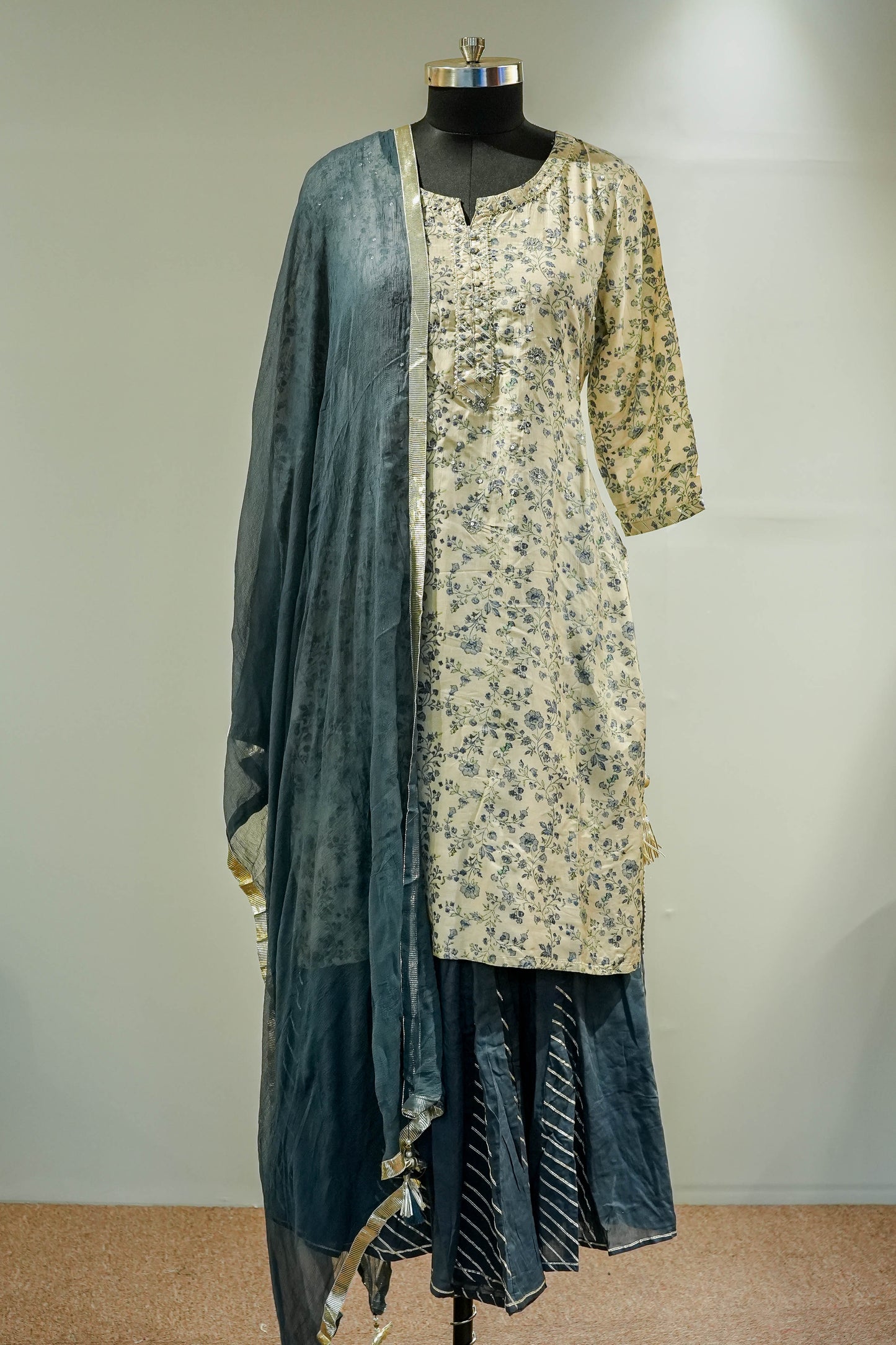 Suvi Printed Suit Set
