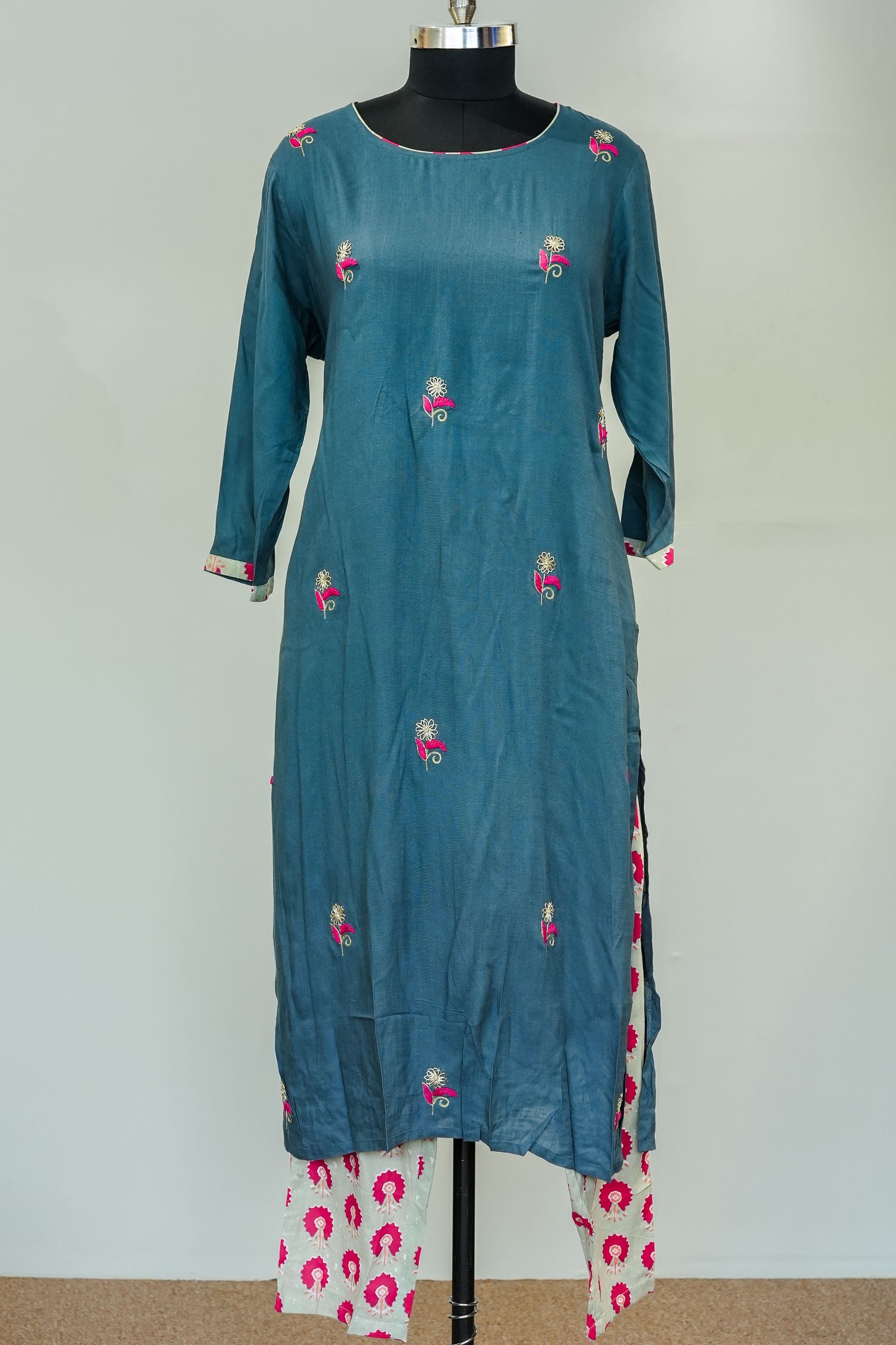 Reema Floral Embroidered Kurta Set