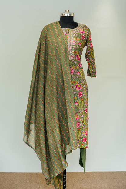 Hanira Floral Embroidered Suit Set