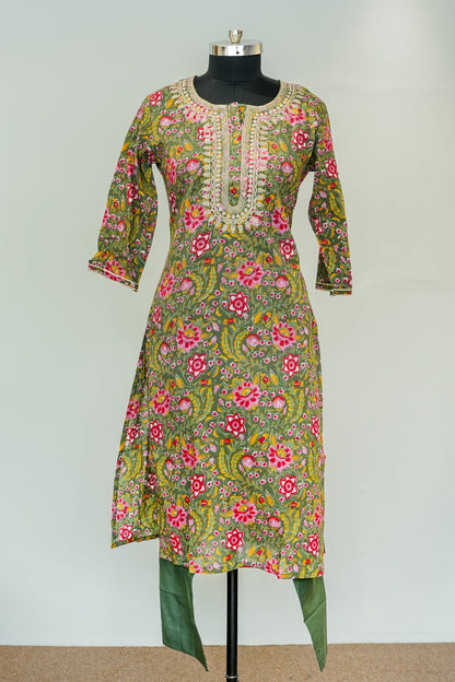 Hanira Floral Embroidered Suit Set
