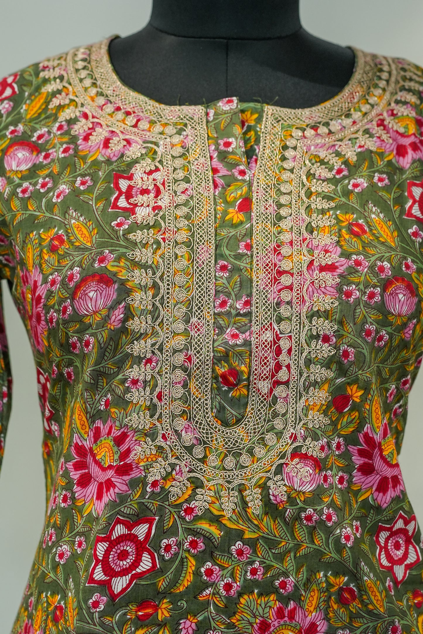 Hanira Floral Embroidered Suit Set