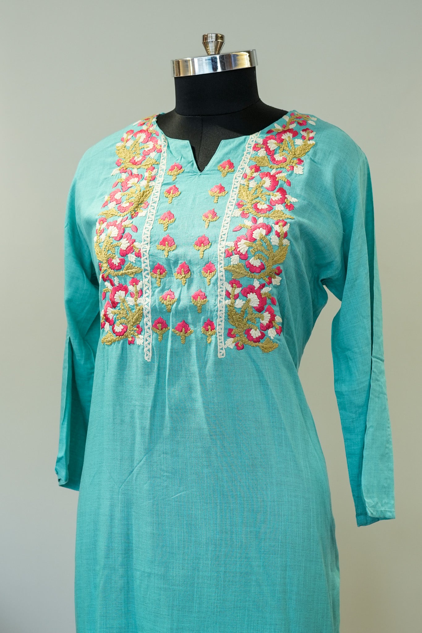 Aarti Embroidered Kurta