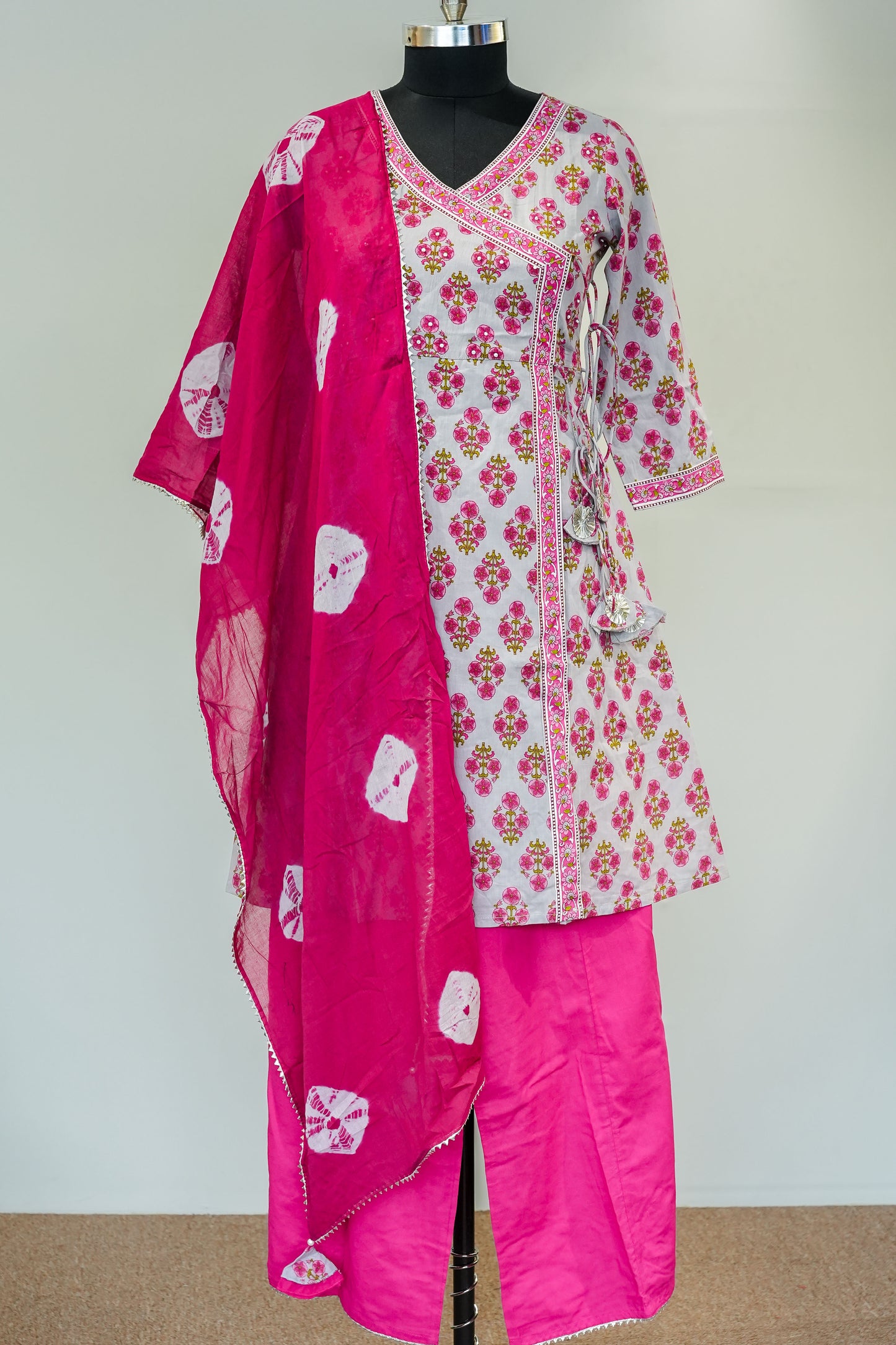 Gulabi Noor Suit Set