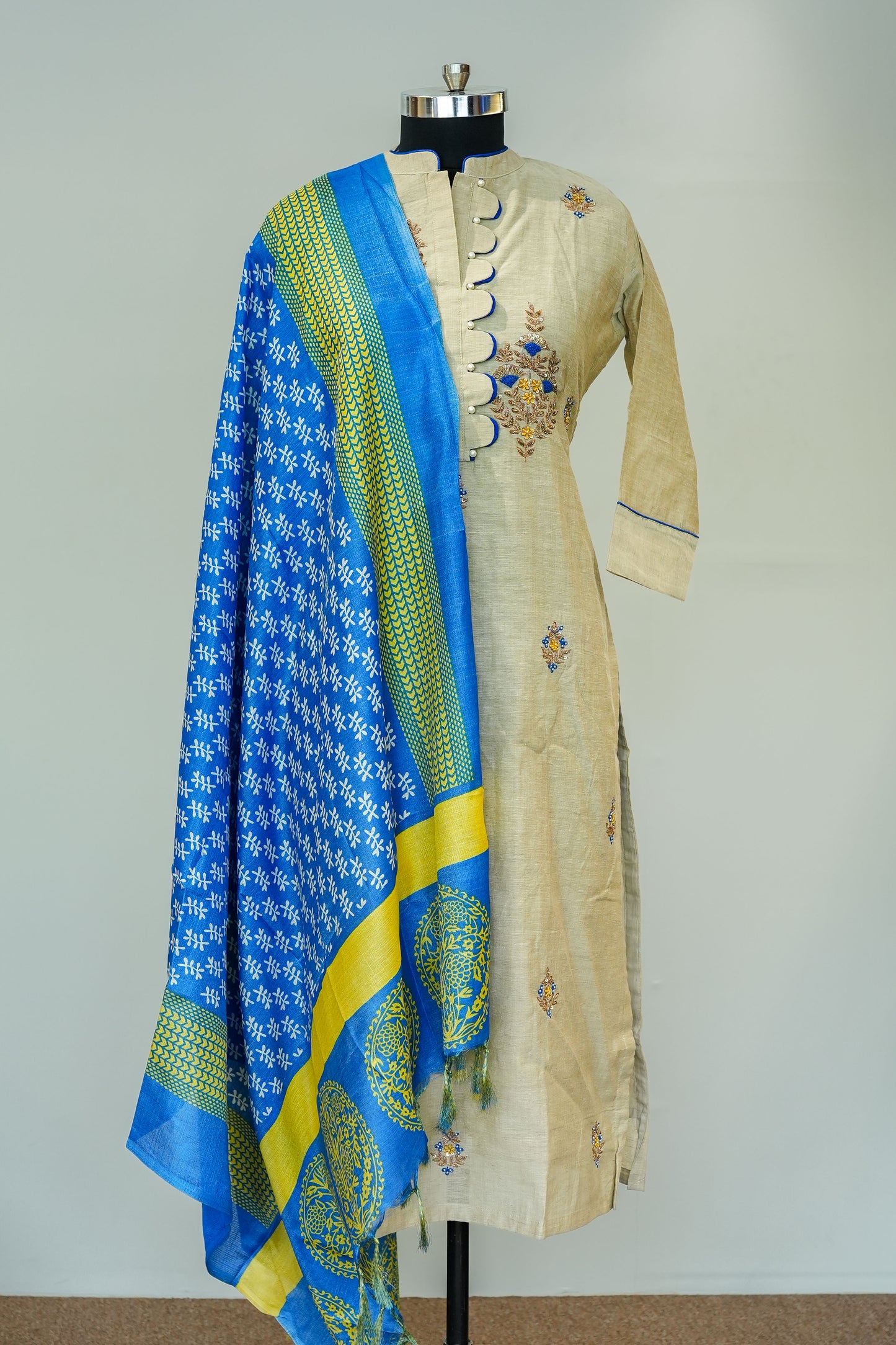Ketvi Embroidered Kurta and Dupatta