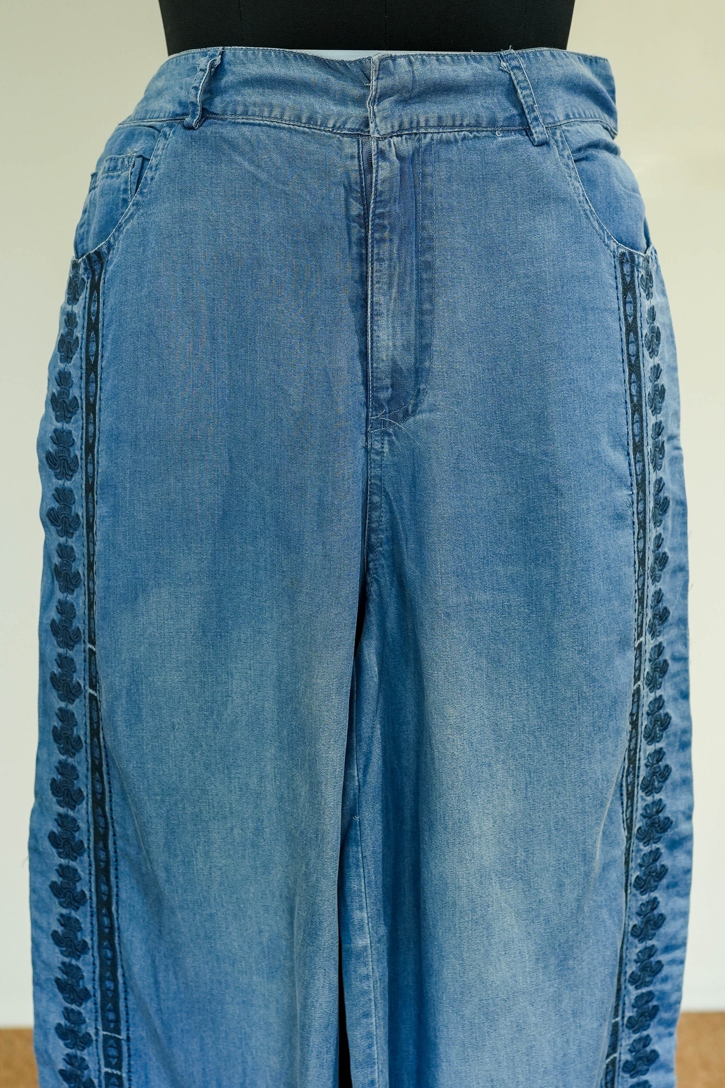 Side Cut Denim Flared Jeans