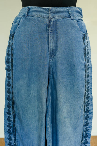 Side Cut Denim Flared Jeans